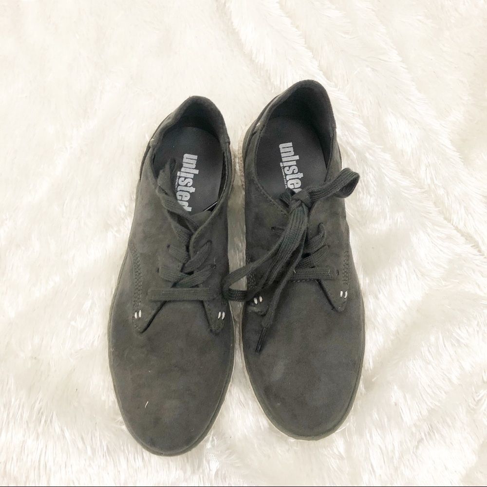 Unlisted by Kenneth Cole sued Gray sneakers size 2